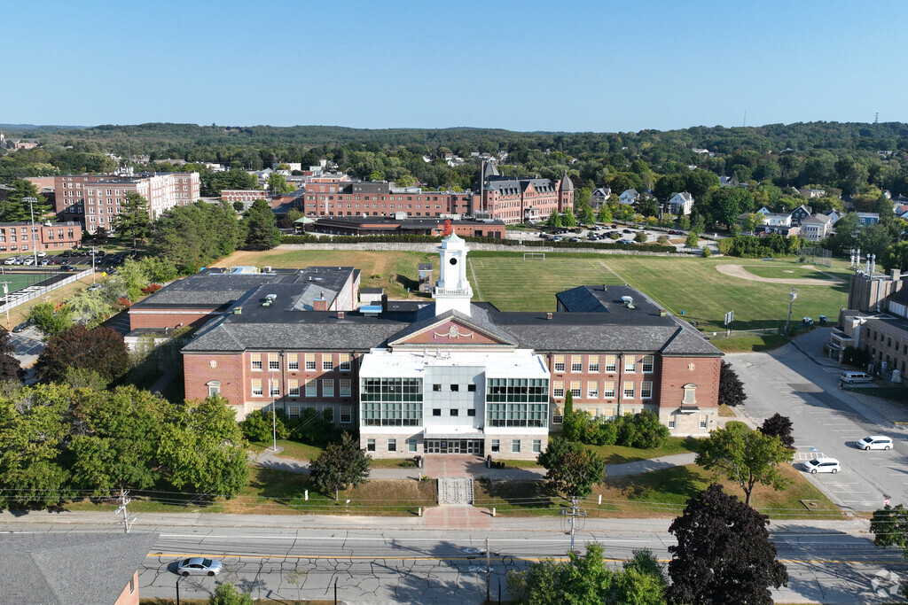 The student population of Lewiston Middle School is 770 and the school serves 7-8.