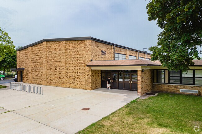 Lincoln Middle School offers many clubs and athletics to encourage student interests.