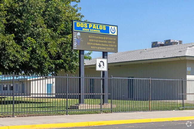 Dos Palos High School serves grades 9-12 in Dos Palos.