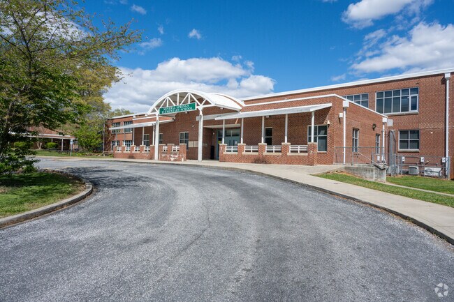 Mineral Springs Elementary School received an overall grade of C+ from Niche.