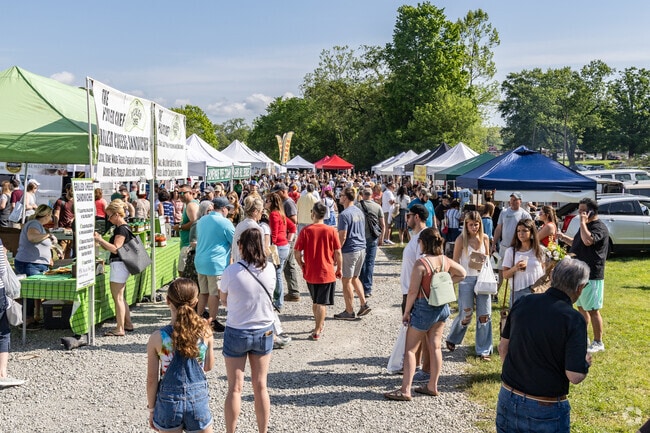The Ligonier Country Market draws major crowds near Unity Township.