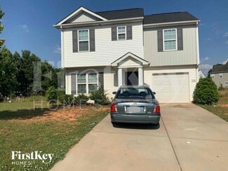 528 Ellingsworth Ln, Charlotte, NC 28214