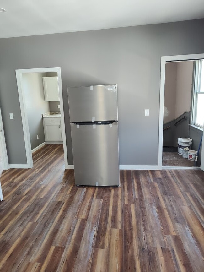 951 Maple St unit Maple 3rd Floor, Fall River, MA 02720 - photo 3