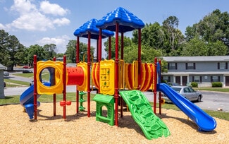 3900 Hahns Ln, Greensboro, NC 27401