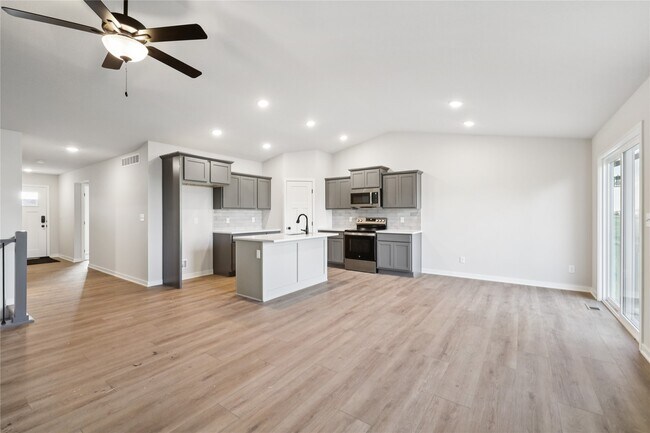 3423 5th Ave SE, Altoona, IA 50009 - photo 3