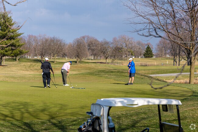 Golfers can improve their short game at Schaumburg Golf Club.