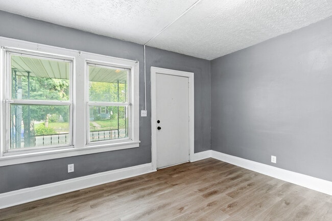 977 E 17th Ave, Columbus, OH 43211 - photo 4