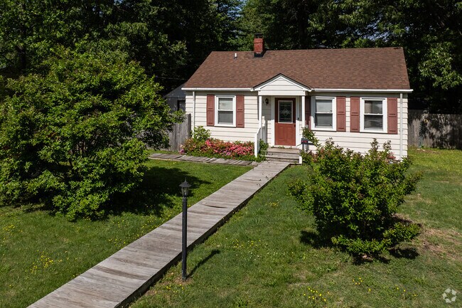 These Colonial Revival homes in Parkview are steps from schools, shops, and local churches.