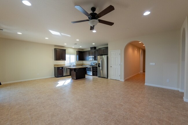 3083 N Stanley Ave, Fresno, CA 93737 - photo 4