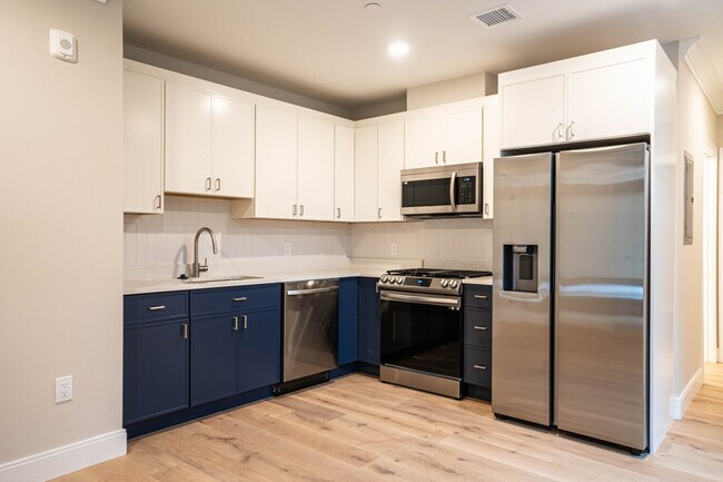 163 Everett St unit 303, Boston, MA 02134 - photo 3