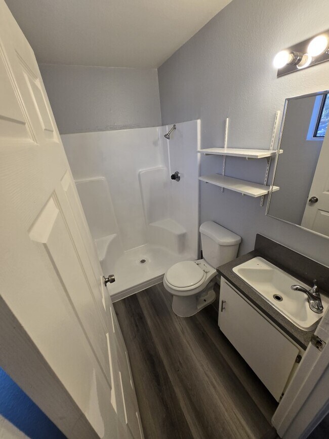 1107 W Pacific Coast Hwy unit 5, Wilmington, CA 90744 - photo 5