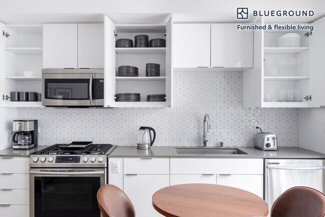 1889 Harrison St unit FL5-ID525, Oakland, CA 94612 - photo 6