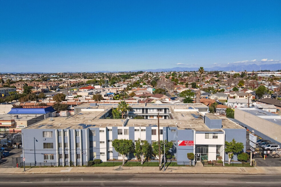 Rosecrans, Gardena, CA 90247 - photo 1