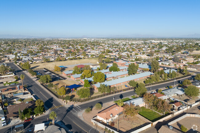 Hartford Sylvia Encinas Elementary in Chandler includes multiple parking lots across campus.