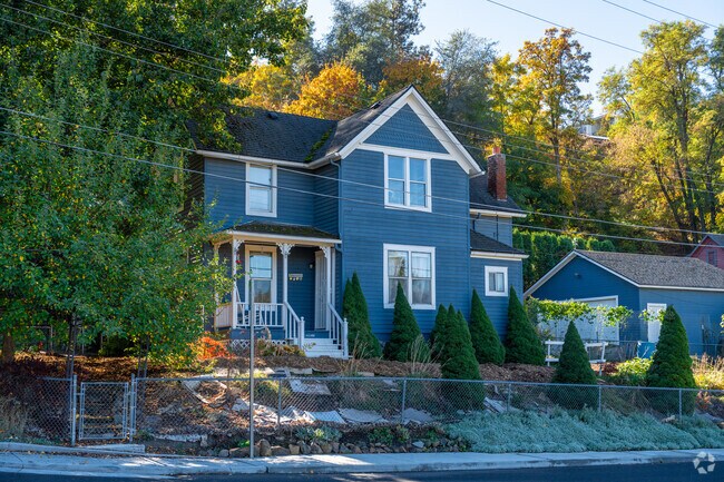 Homes in the Peaceful Valley neighborhood often have quick access to the Centennial trail.