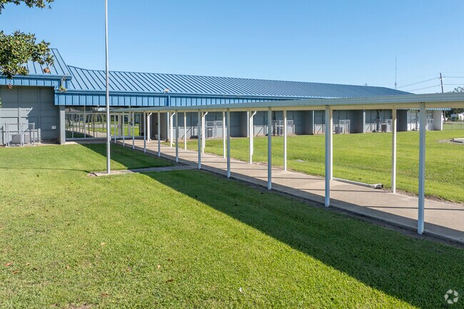 Upper Little Caillou Elementary School gets a B+ from Niche.