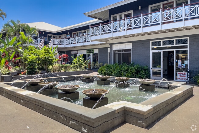 Waikoloa Highlands Center is where residents can meet for food or business.