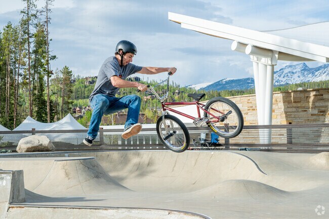Hideaway Park features a popular skatepark for users to perform their tricks.
