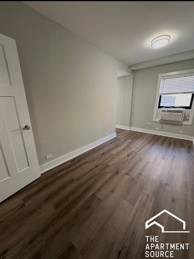 725 St Johns Ave unit 13, Highland Park, IL 60035 - photo 2