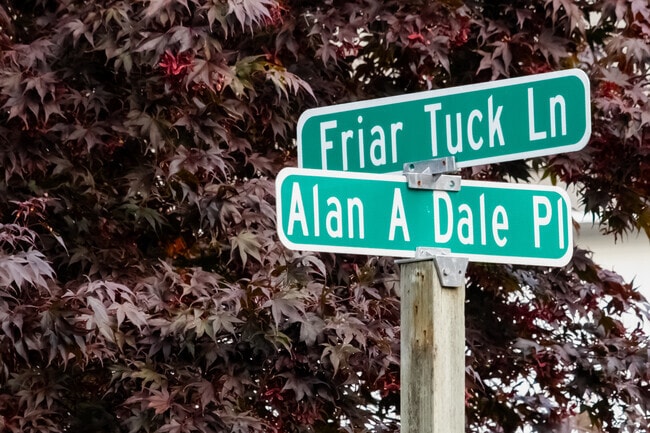 Many streets in Sherwood Forest are appropriately named for famous characters from Robin Hood.