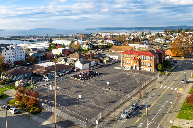 Our Lady of Hope Catholic School is located within the Bayside neighborhood of Everett.