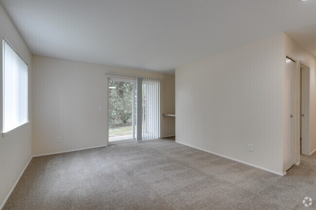 2BR, 2BA - 920SF - Living Room