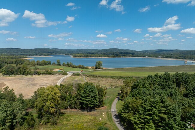 Spruce Run Reservoir offers trails, birdwatching and lake views.