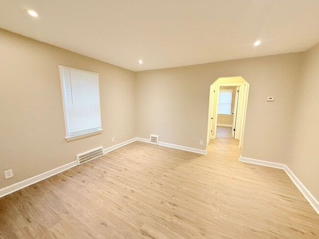 15885 Eastwood St, Detroit, MI 48205 - photo 2