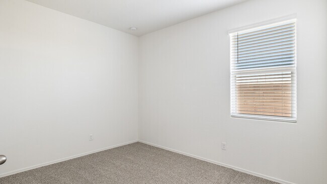 10514 W Spencer Run, Tolleson, AZ 85353 - photo 5