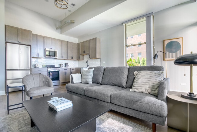 5600 N Sheridan Rd unit FL5-ID1383, Chicago, IL 60660 - photo 2