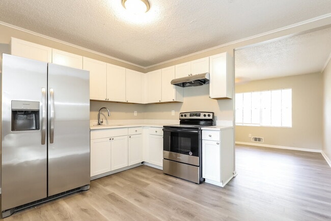 8270 Attleboro Dr, Jonesboro, GA 30238 - photo 7