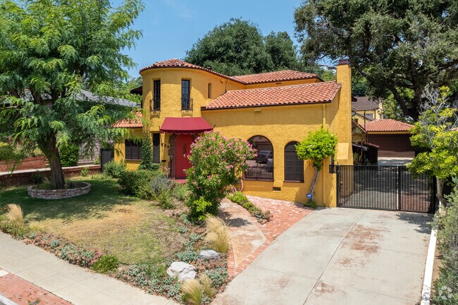 Many homes in Woodbury reflect the elegant 1930s Spanish Revival style, featuring arched doorways, wrought‑iron details, tile roofs, and Batchelder fireplaces.