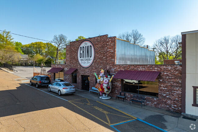 There are several popular and unique restaurants around Martin such as The Gring Mac & Cheese Burger Bar.