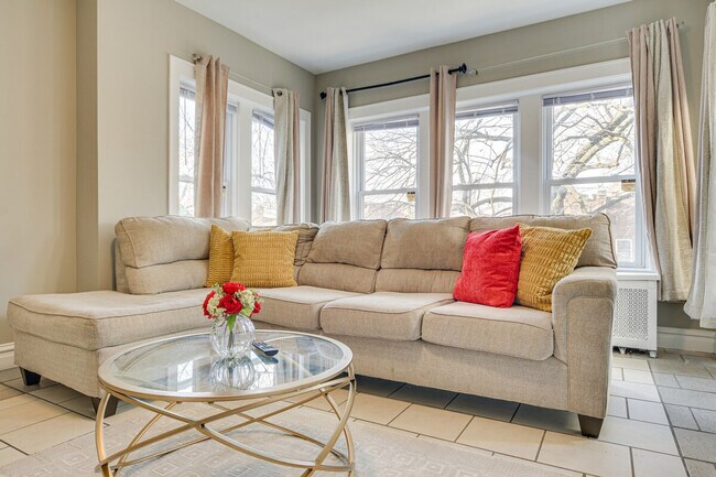 6435 N Leavitt St unit ID1306789P, Chicago, IL 60645 - photo 3