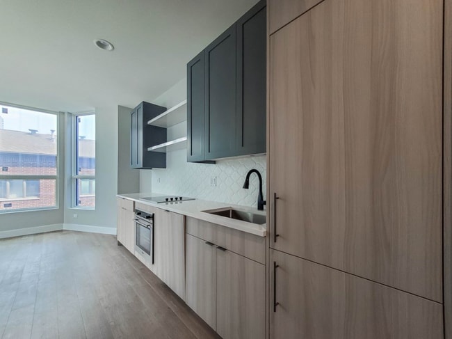 120 W Division St, Chicago, IL 60610 - photo 3