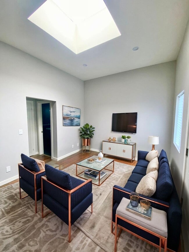 Sweet Spot Alert! Cozy 1 Bed in the Heart of LA, Los Angeles, CA 90015 - photo 2