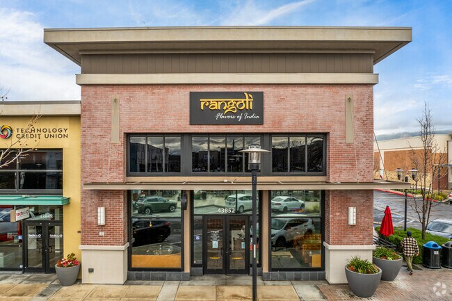 Rangoli Flavors of India is an upsacle India restaurant offers authentic India dishs in Blacow.