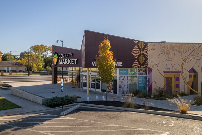 Gem City Market is a full-service grocery store and deli located in Old Dayton View.