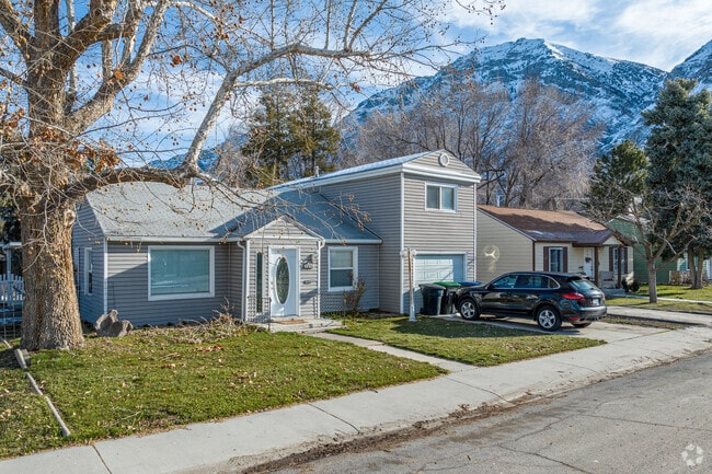 Foot Hills features diverse home styles, from classic ramblers to modern designs.