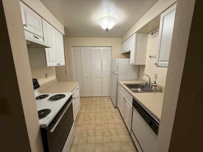 19670 NW Pondosa Ct, Portland, OR 97229 - photo 2