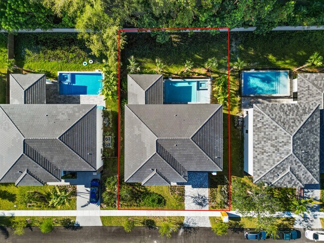 12120 Rhino Oaks Dr unit 37412765, Davie, FL 33325 - photo 2