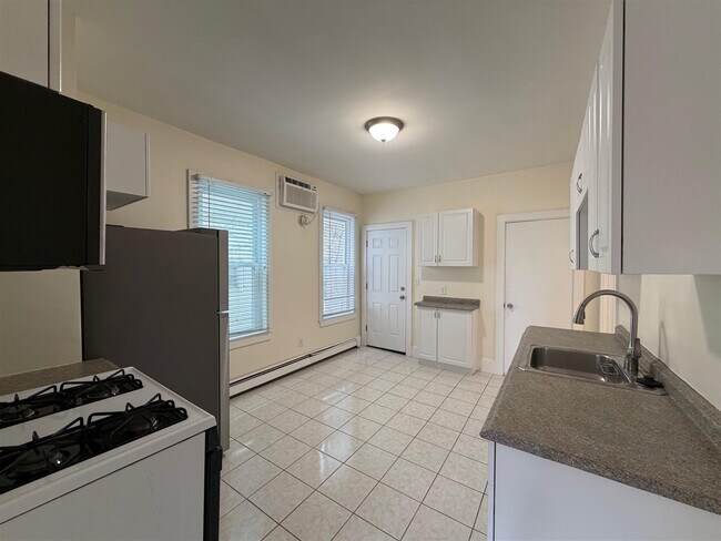 46 Porter St unit 1, Cambridge, MA 02141 - photo 2
