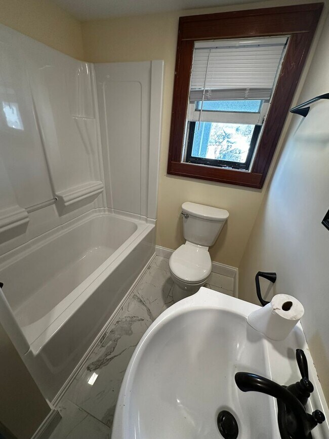 44 Drew St unit 2, Burlington, VT 05401 - photo 2