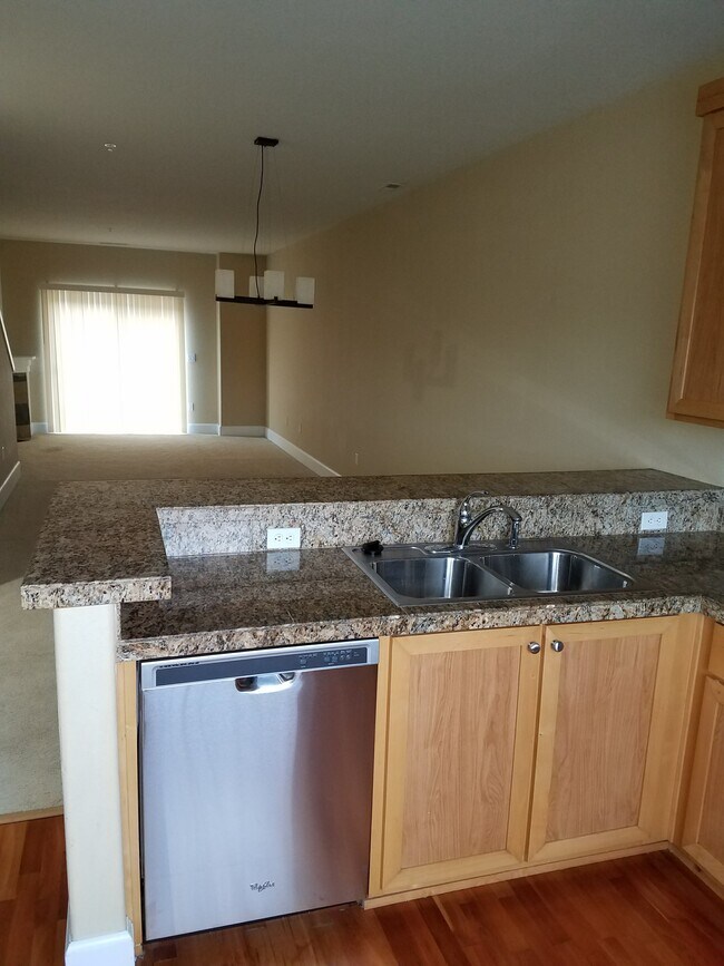 18465 SW Stepping Stone Dr unit 3, Beaverton, OR 97003 - photo 2