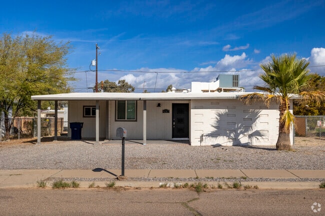Modest homes with desert landscaping are the norm in Roberts.