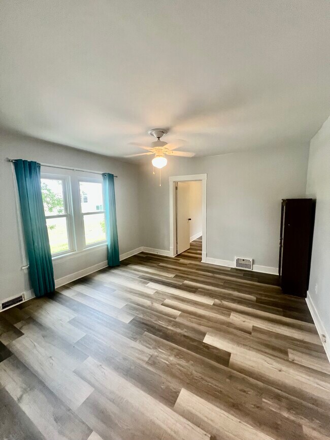 5432 25th Ave unit Upper, Kenosha, WI 53140 - photo 6