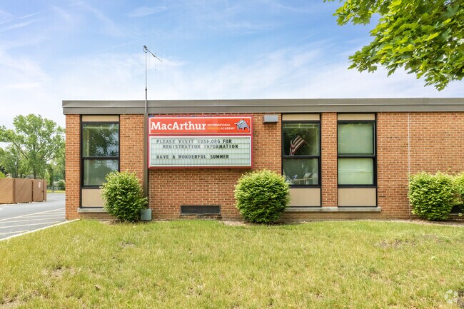 MacArthur International Spanish Academy's offers dual-language learning programs.