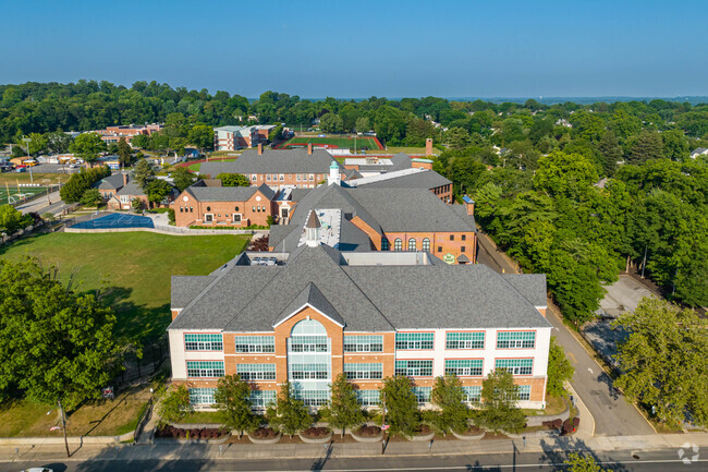 Carrie Palmer Weber Middle School is a top rated public school in Port Washington.