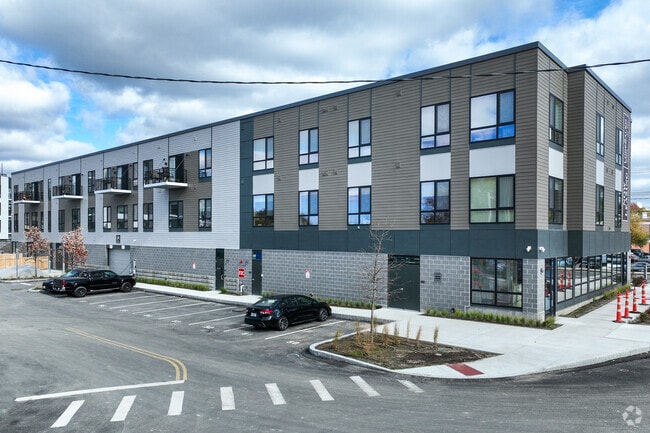 Lore, Salem, MA 01970 - photo 2