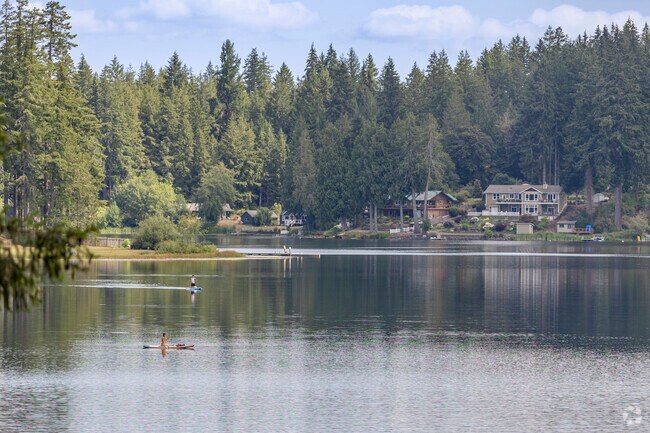 With a 13 acre lake, Wildcat Lake Park offers a perfect spot to swim in Fort William Symington.